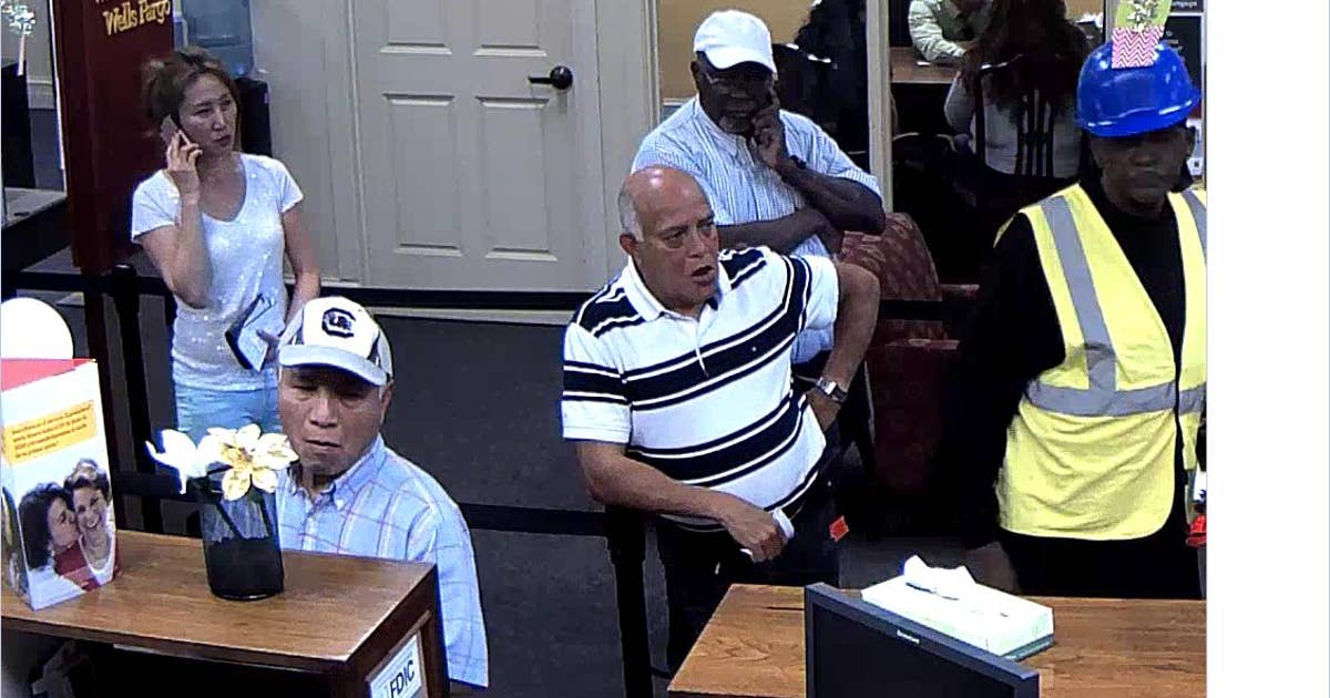 Robber dressed as construction worker robs bank | FOX 5 Atlanta