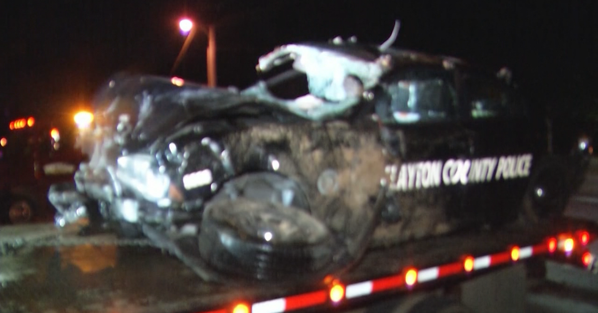 Clayton County Police officer pulled from car after crash | FOX 5 Atlanta