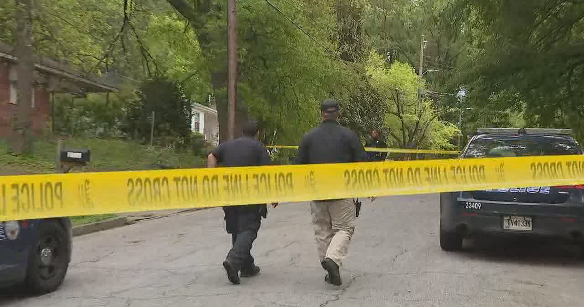 Man shot outside northwest Atlanta home | FOX 5 Atlanta