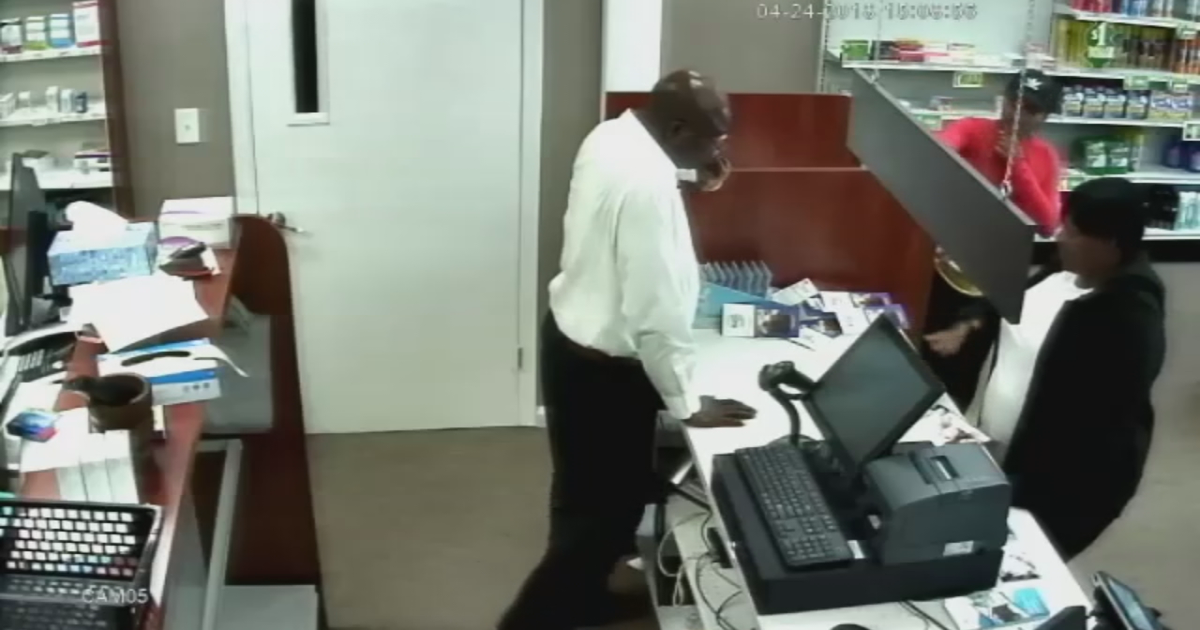 Video: Clerk fights back after being maced in attempted armed robbery ...