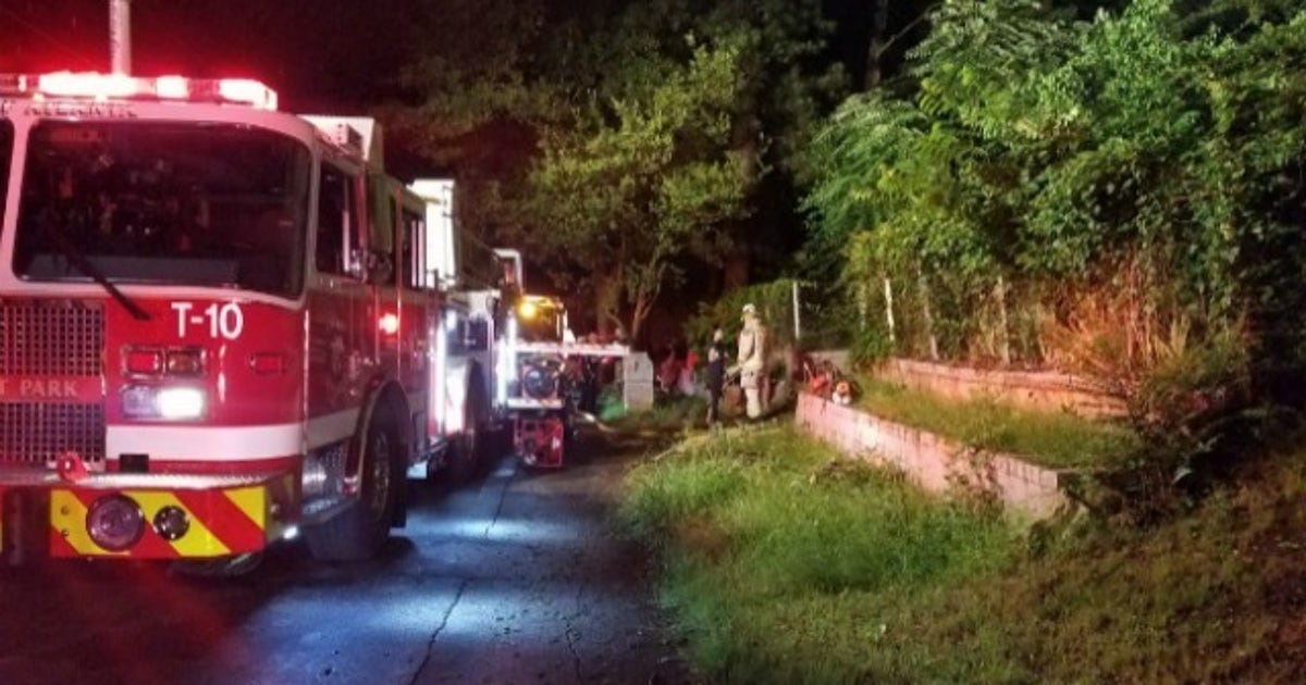 Firefighter injured in southeast Atlanta house fire | FOX 5 Atlanta