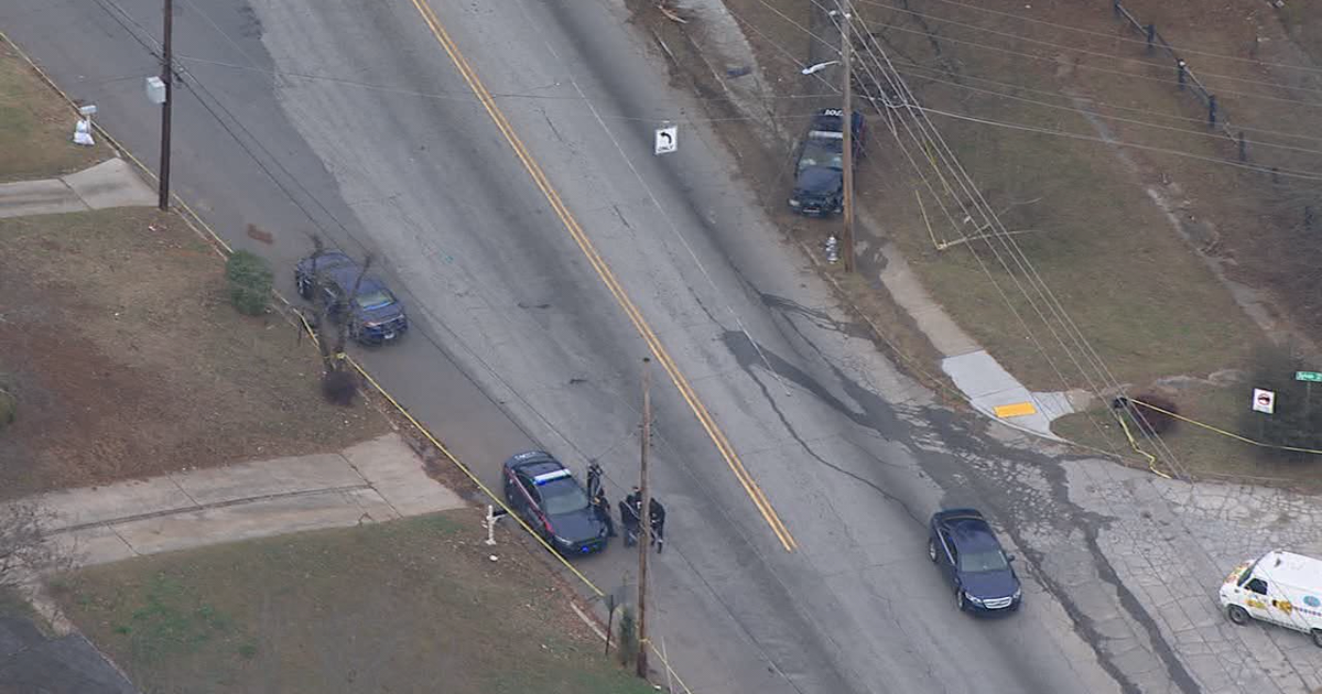 Officer injured in southwest Atlanta crash | FOX 5 Atlanta