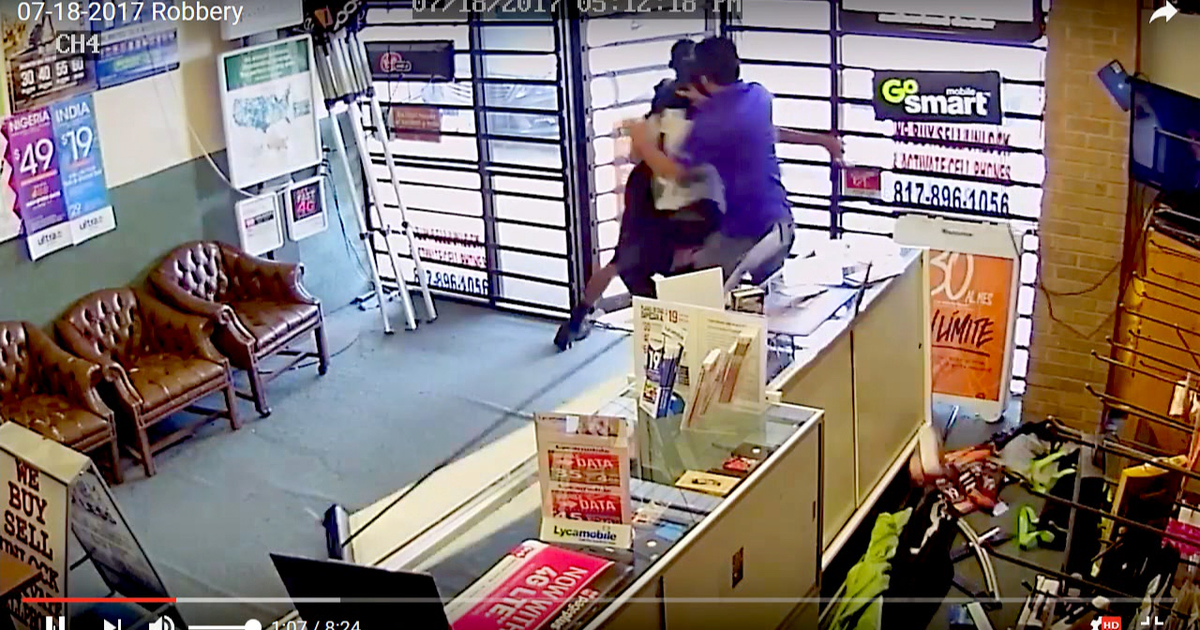 Arlington store clerks fight off attempted armed robbery | FOX 5 Atlanta