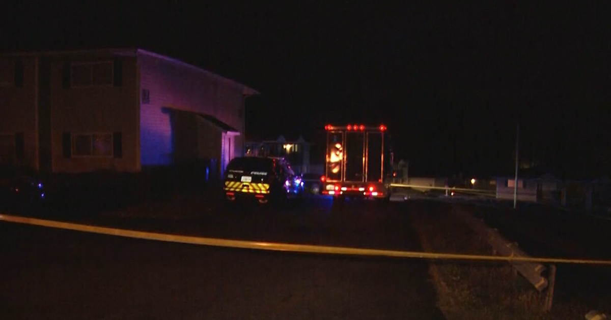 Police: 5 shot, 1 dead at SW Atlanta apartment complex | FOX 5 Atlanta