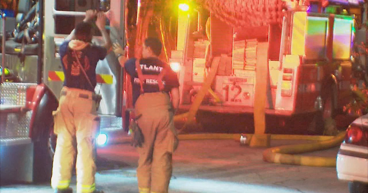 Officials: Family narrowly escapes house fire | FOX 5 Atlanta
