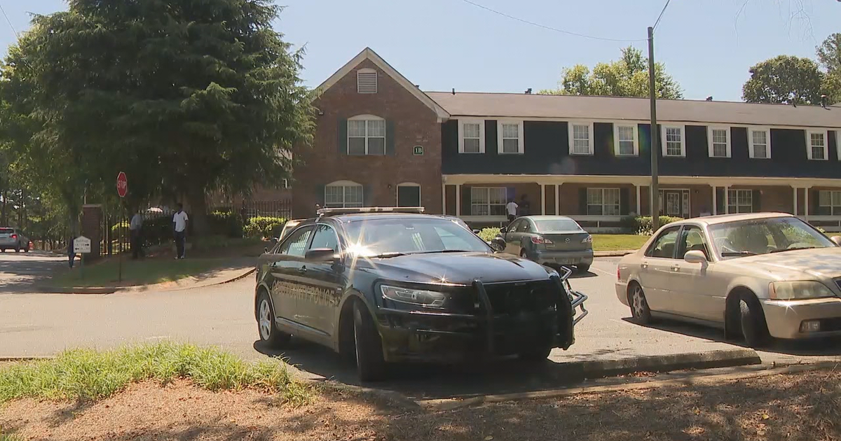 Woman's body found in car at Cobb County apartment complex | FOX 5 Atlanta