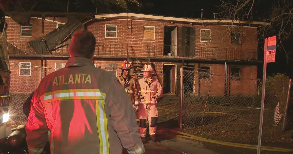 Crews battle apartment fire in northwest Atlanta | FOX 5 Atlanta