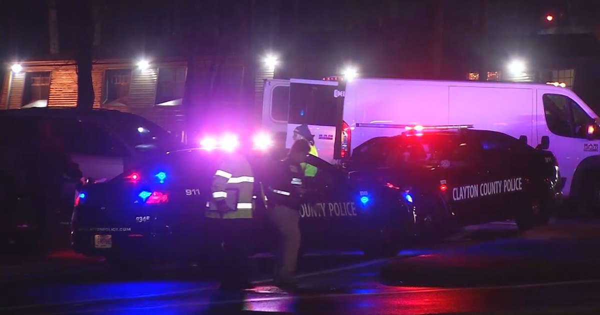 Pedestrian struck, killed in Clayton County | FOX 5 Atlanta