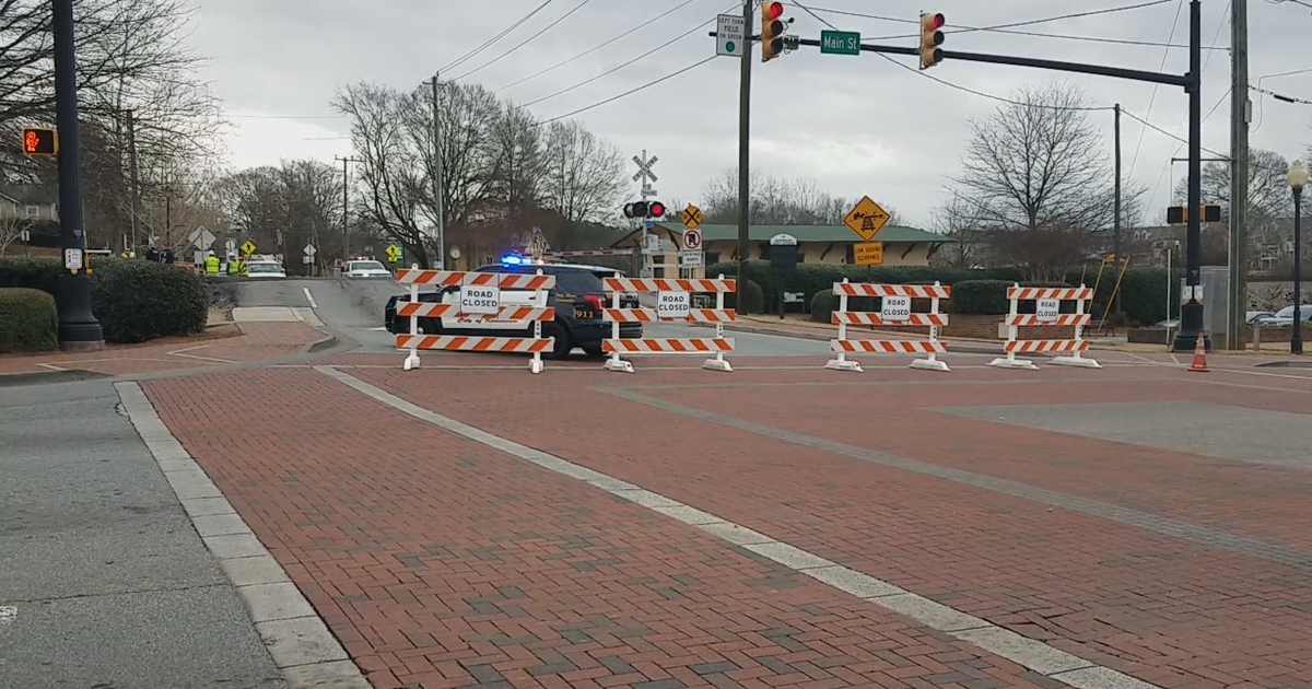 Man rushed to hospital after car hit by train in Kennesaw | FOX 5 Atlanta