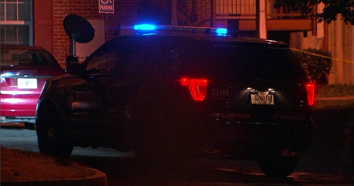 Man found dead inside gated Atlanta apartment complex | FOX 5 Atlanta