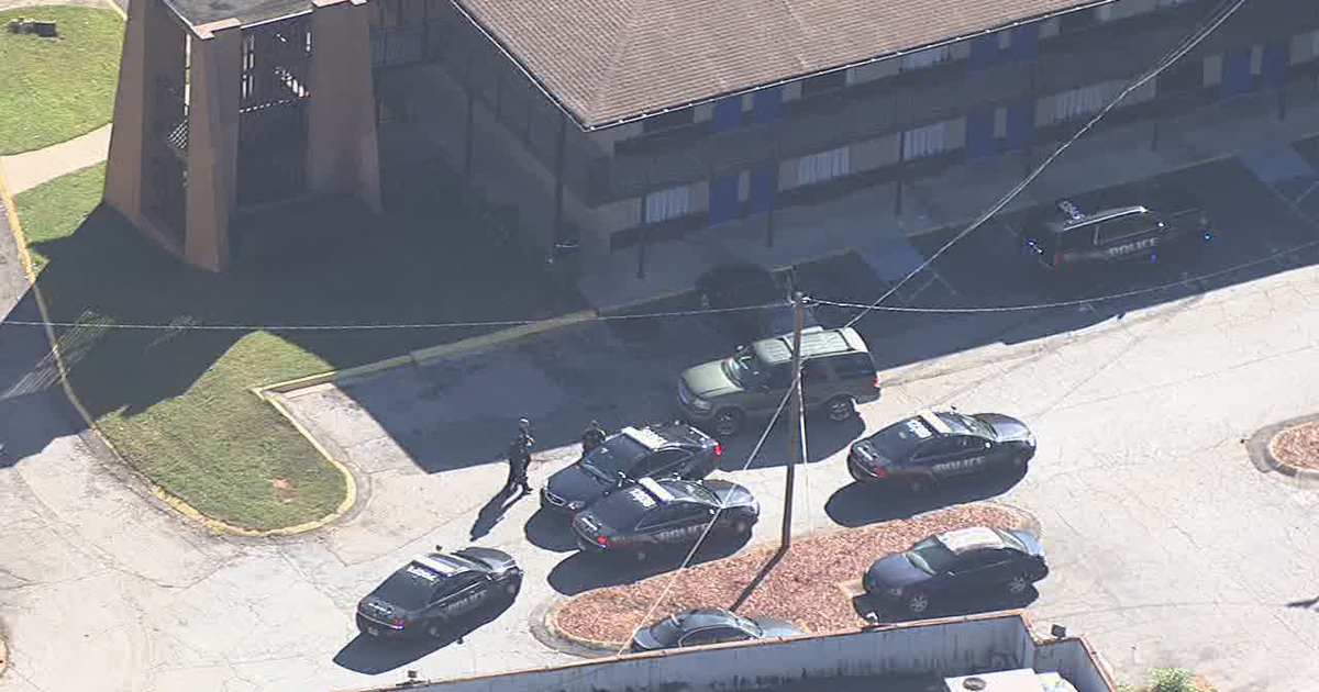 Police investigate double shooting at DeKalb County motel | FOX 5 Atlanta