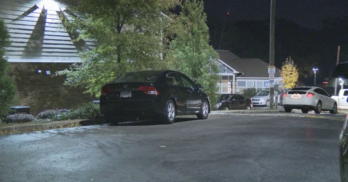 Police: Man shot dead at apartment complex | FOX 5 Atlanta