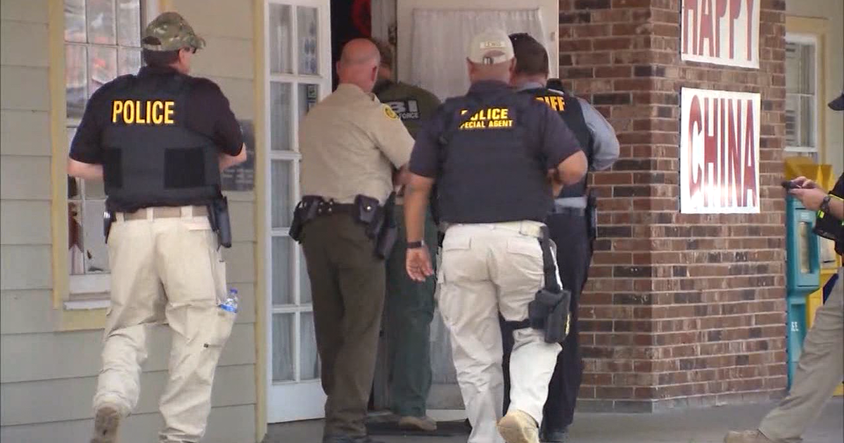 Residents on edge during massive manhunt for escaped inmates | FOX 5 ...