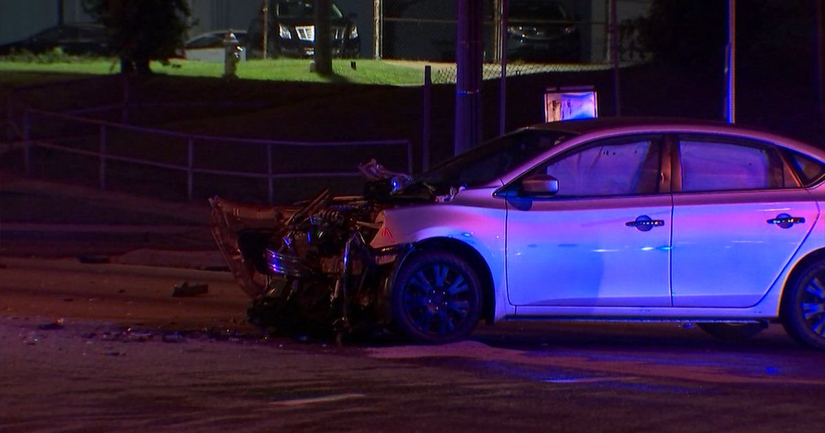Carjacking suspects crash while allegedly fleeing robbery scene | FOX 5 ...