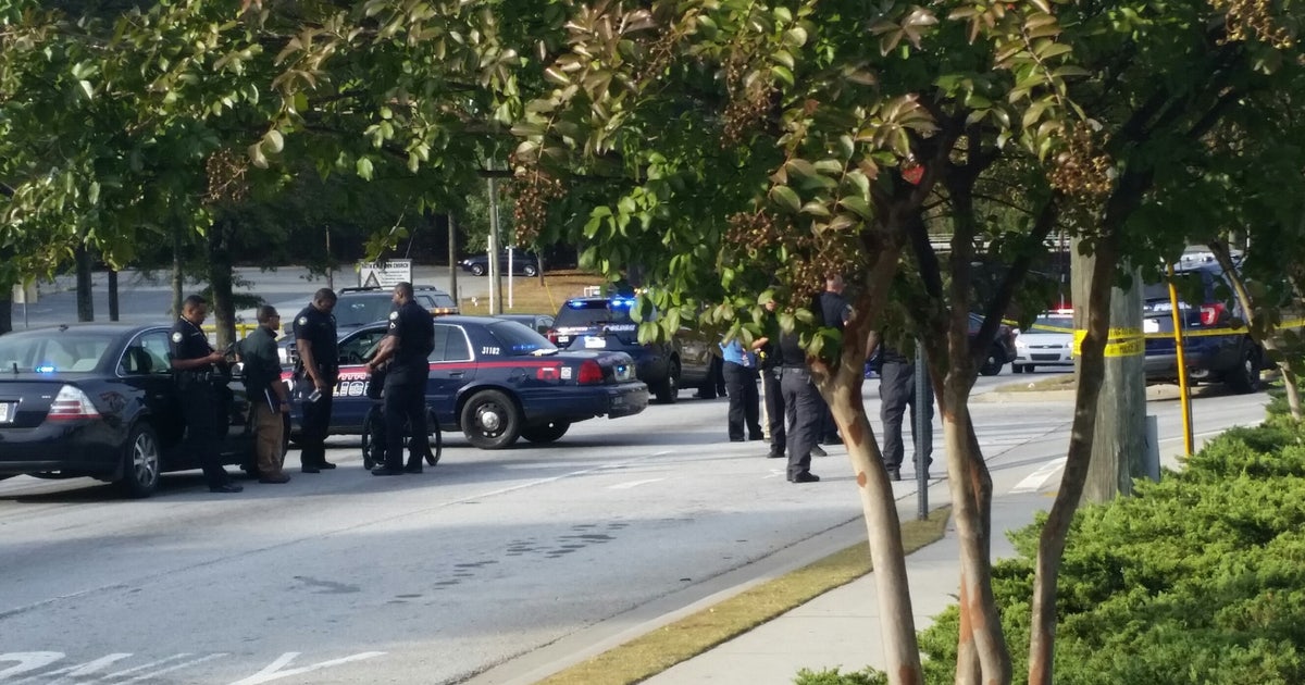 1 teen dead, another shot, outside Atlanta restaurant | FOX 5 Atlanta
