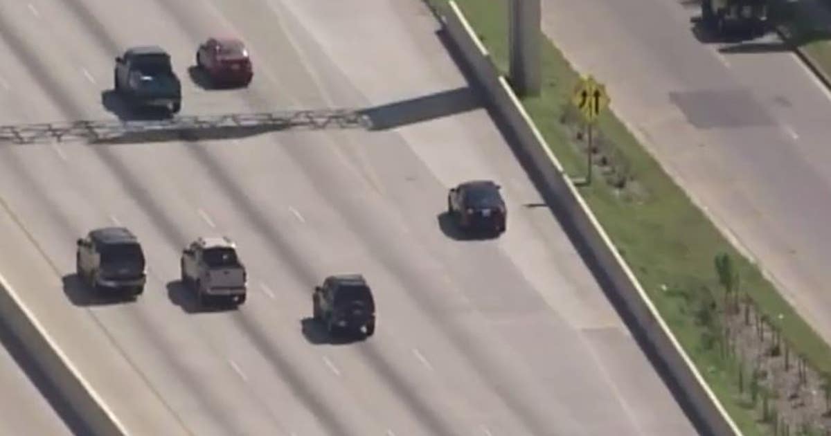 Bank robbery suspects in black Mercedes lead Houston police on a high ...