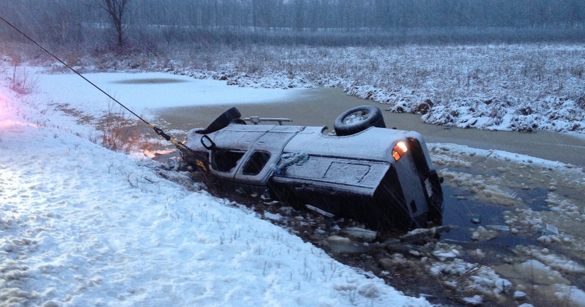 Good Samaritans rescue 2 teens, baby boy from sinking vehicle | FOX 5 ...