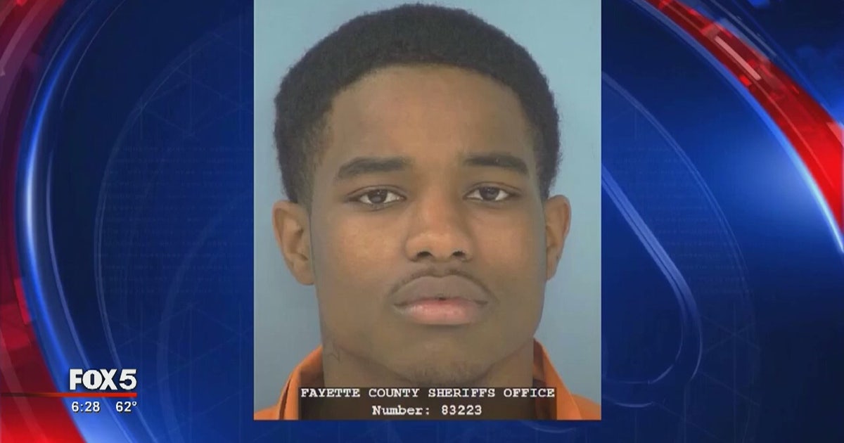 Alert Officer Finds Gun on Man in Bank | FOX 5 Atlanta