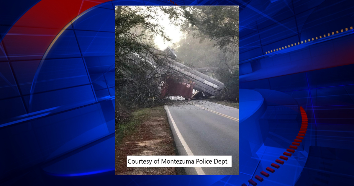 Train crash and derailment causes residents to evacuate | FOX 5 Atlanta