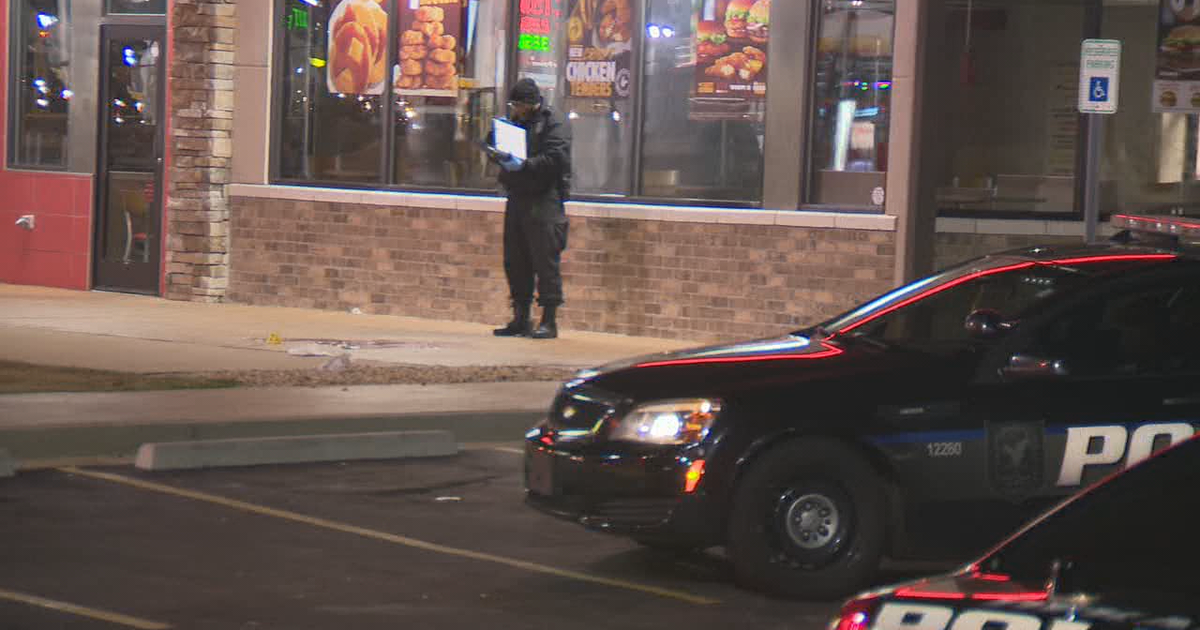 Police: 2 shot in shooting outside DeKalb County restaurant | FOX 5 Atlanta