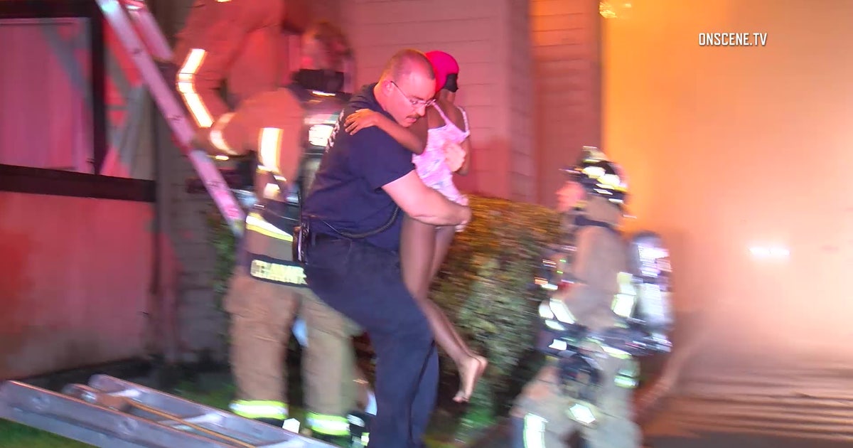 3 children, their mother rescued from 2nd floor apartment unit fire ...