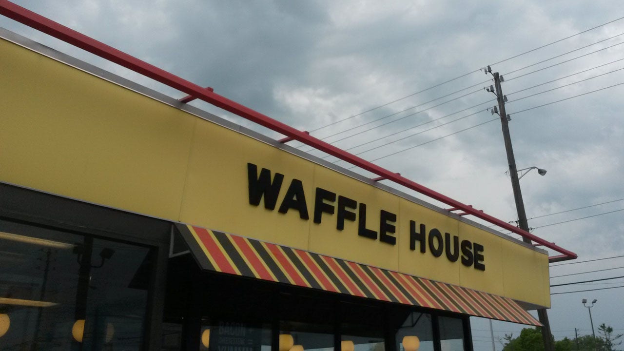 Teens step up to help short-staffed Waffle House following Braves win –  95.5 WSB