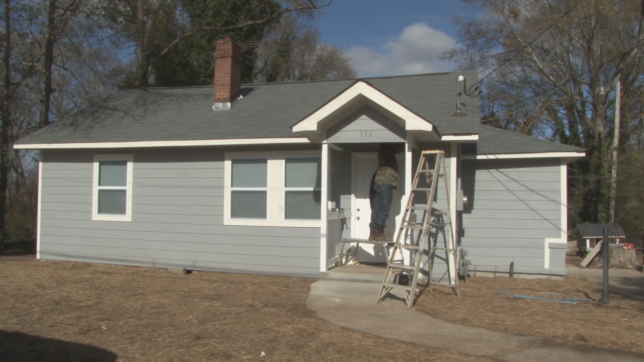 Veteran gets home renovated thanks to Barnesville residents, Home Depot