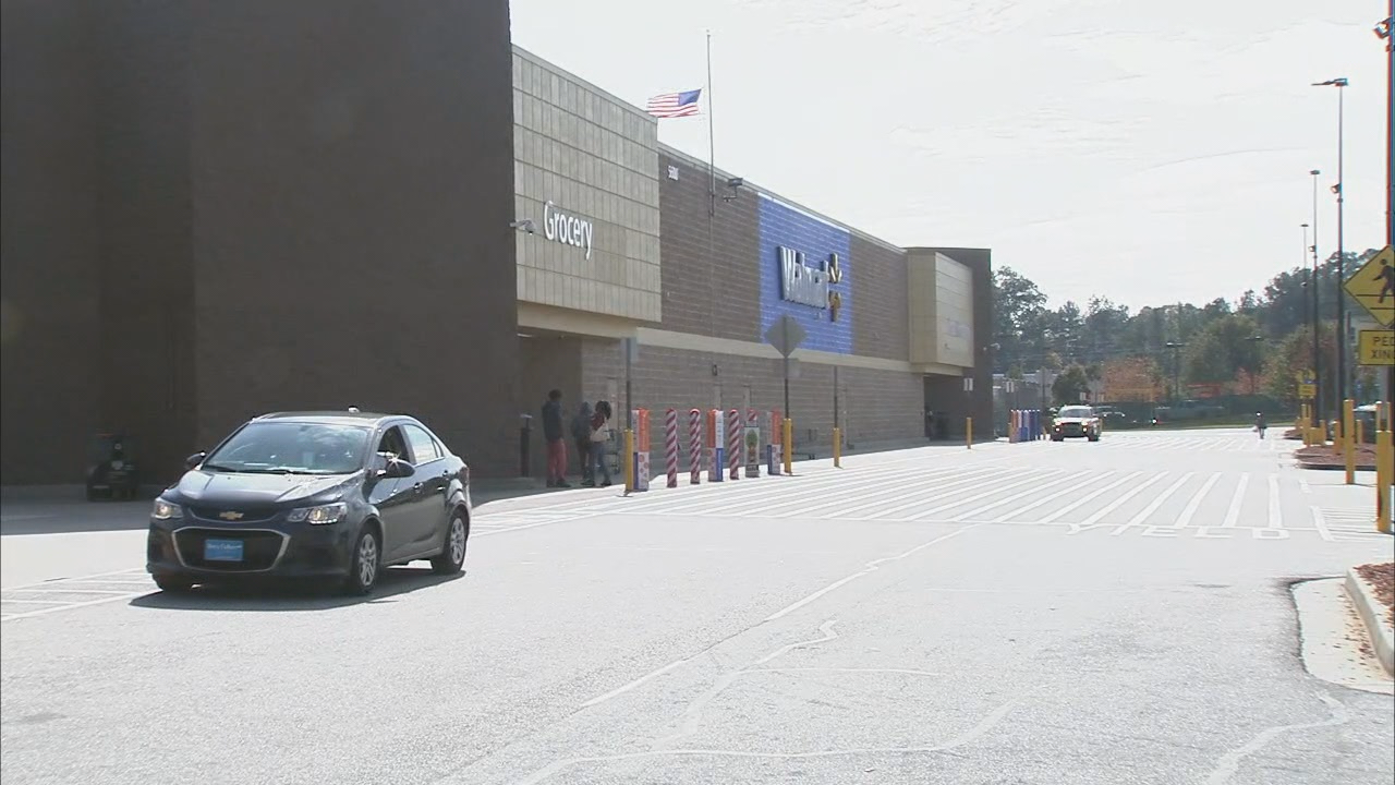 Woman shot, suspects on the run after Walmart parking lot shooting in