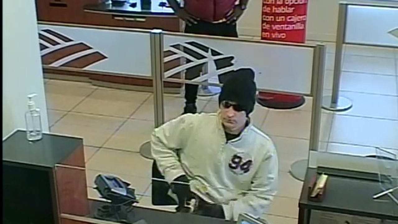 FBI Releases Photo Of Bank Robbery Suspect | FOX 5 Atlanta