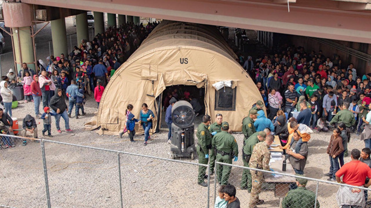 U.S. wants to build more tents at Texas border to detain migrants