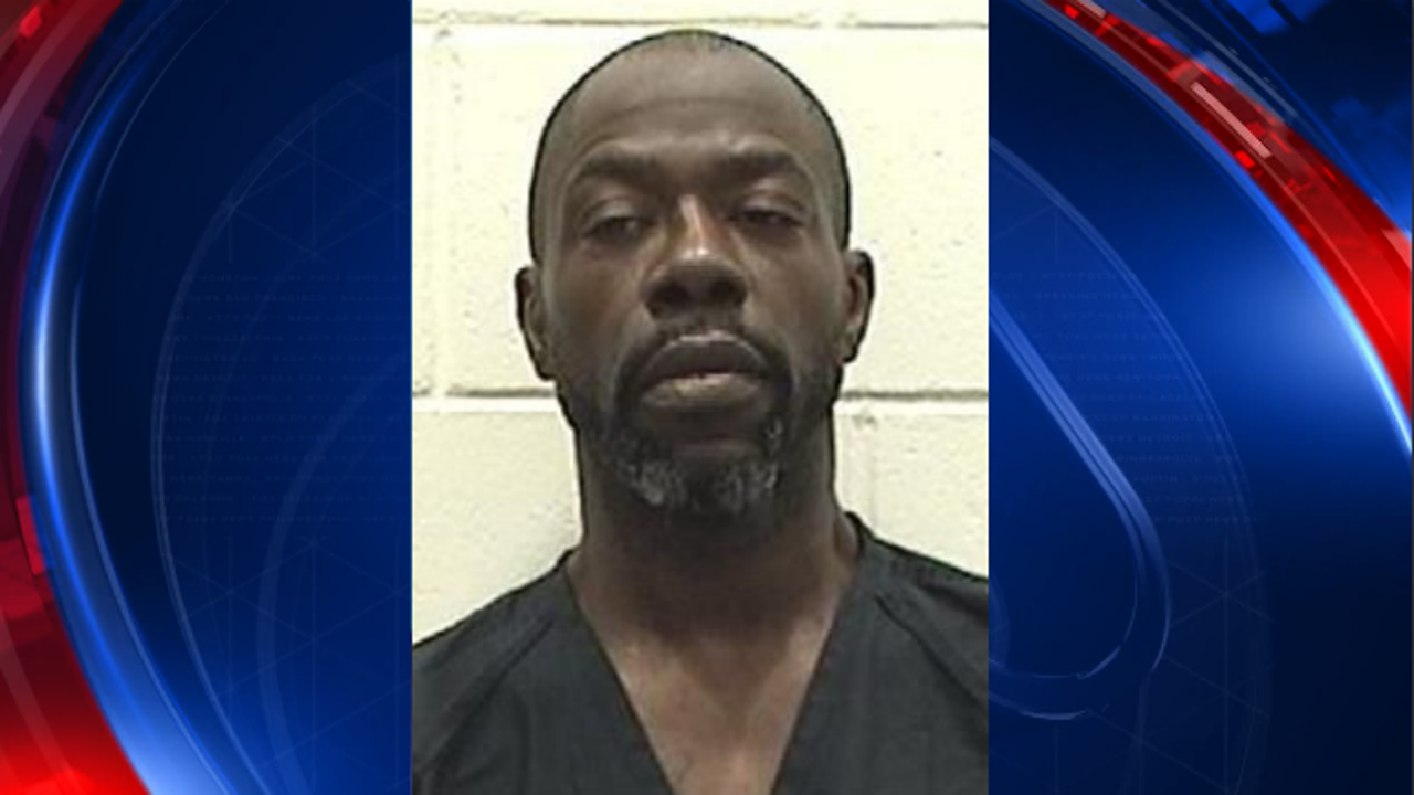 Two officers injured during arrest in Athens