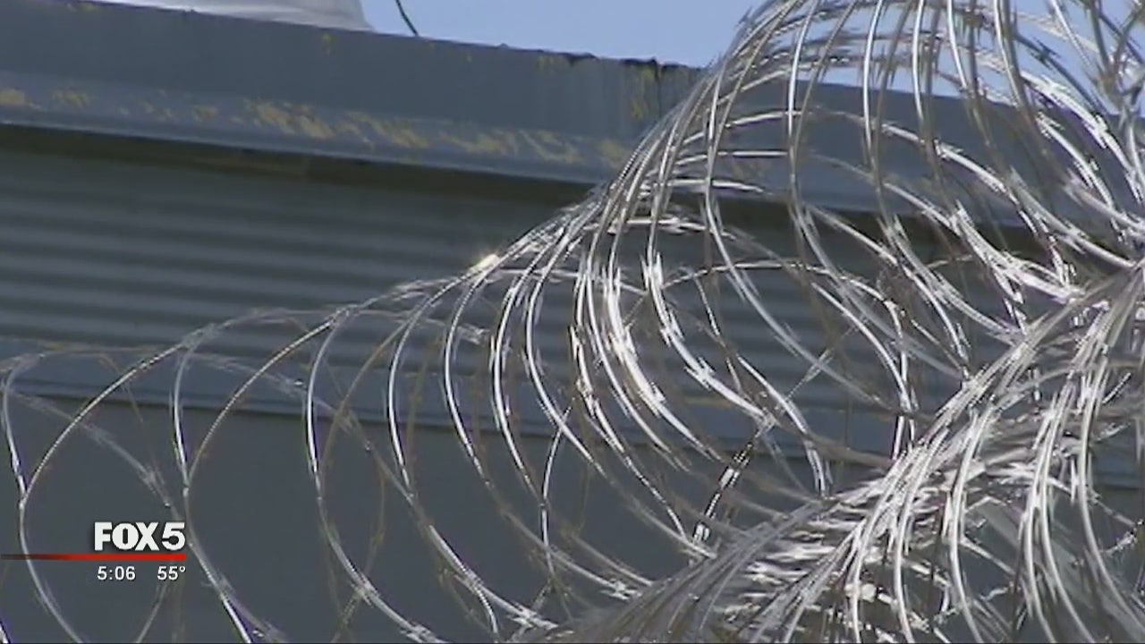 State prison officers arrested in widening corruption scandal