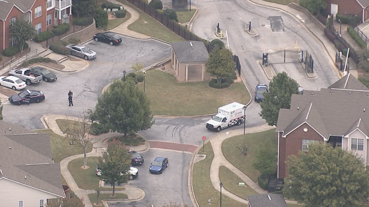 Police: Man Shot Inside Southwest Atlanta Apartment Complex | FOX 5 Atlanta