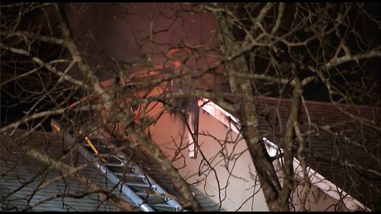 Families displaced after fire at Sandy Springs apartment complex