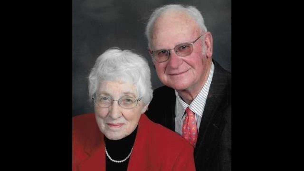 Clock stops when elderly couple dies minutes apart