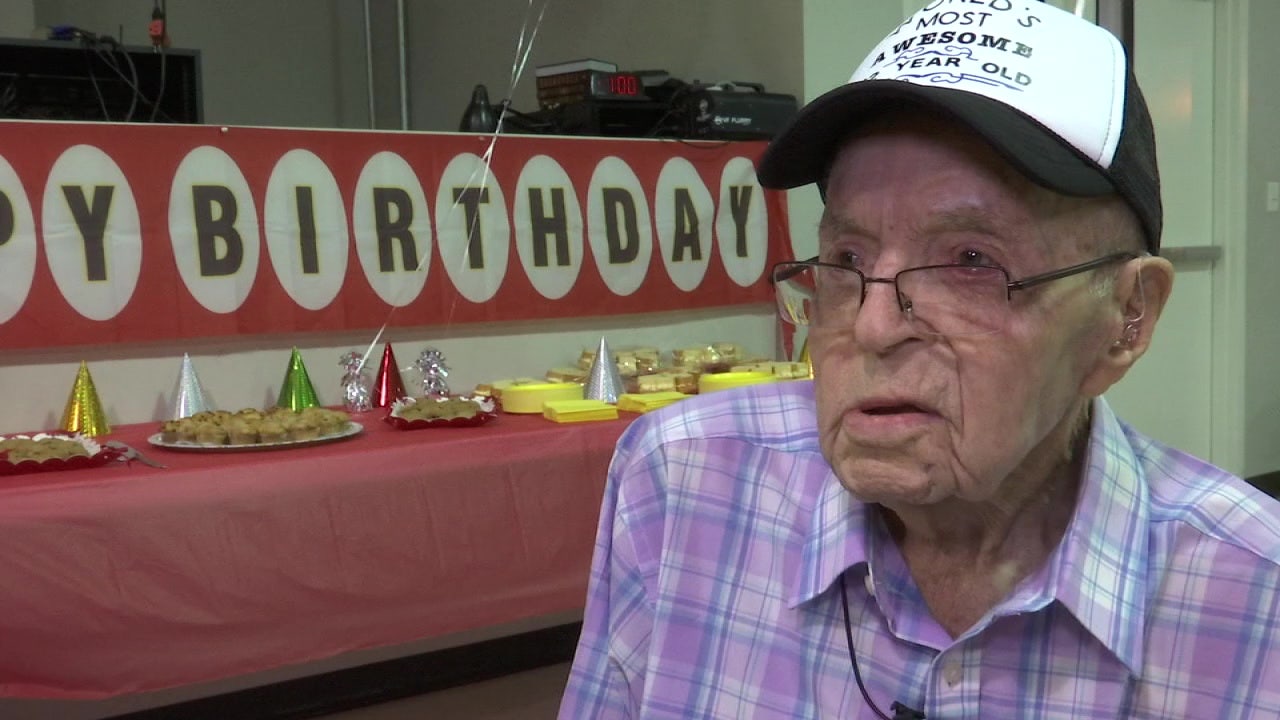Brandon man celebrates 102nd birthday surrounded by family | FOX 5 Atlanta