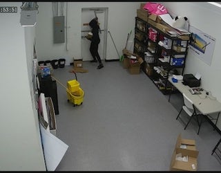 V GWINNETT TMOBILE BURGLARY 5P _WAGA7591_146.mxf_00.00.39.10_1543532514891.png.jpg