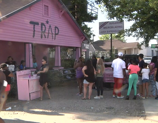 GOLDS♡チェーン付き♡ファー♡レッグカバー♡ZIP♡総レース♡ピンク×黒 2 Chainz to open 'The Haunted Pink Trap House' | FOX 5 Atlanta