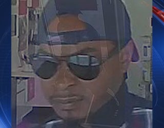 V TMOBILE ROBBERY 5P _00.00.05.16_1559346274427.png.jpg