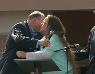 kentucky clerk kim davis rally mike huckabee 8