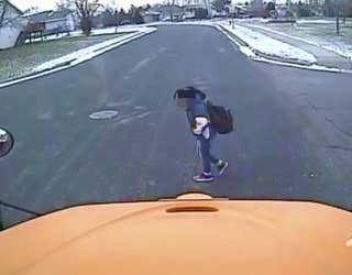 Driver_violates_school_bus_stop_arm__nea_0_20171009164717-409162
