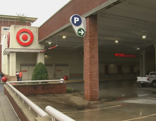 P BUCKHEAD AXE ROBBERY 5P_00.00.32.13_1507687048442.png