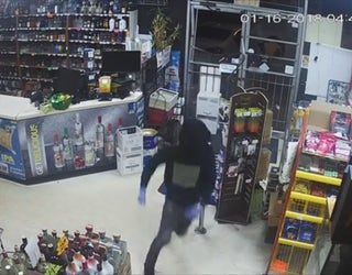 P APD OFFICERS STOP ROBBERY 5P _00.00.03.19_1517017483670.png.jpg
