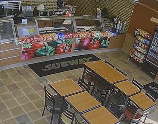 V SUBWAY ROBBERY 5P _00.00.53.14_1539386916467.png.jpg