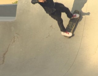 P SKATEBOARDER KICKED OFF FLIGHT 10P _00.02.13.10_1521684231451.png.jpg