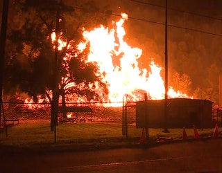 MAJOR_FIRE_AT_JIM_BEAM_BOURBON_WAREHOUSE__VO___8RFY98F98TY.mp4.00_00_33_07.Still002_1562156164370-401385.jpg