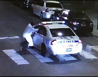Police have released a photo of the act of shooting-401096