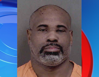 BIG_MISTAKE__KIDNAPPER_CHASES_WOMAN_INTO_KARATE_ST_WAGA0bcd_186.mp4_00.00.08.13_1546790012510.png