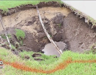 Hole_opens_up_under_2_Pasco_homes_1_20180905211049-401385