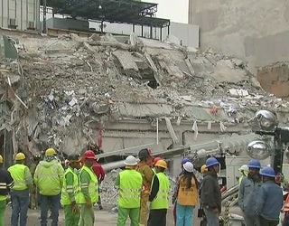 Mexico_earthquake_rescuers_race_to_free__0_20170921132504-407068